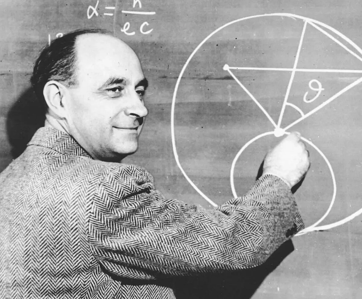 Enrico Fermi explaining a physics problem